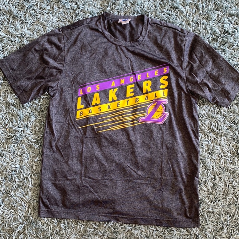 NWOT MENS LA LAKERS T-SHIRT SIZE MEDIUM